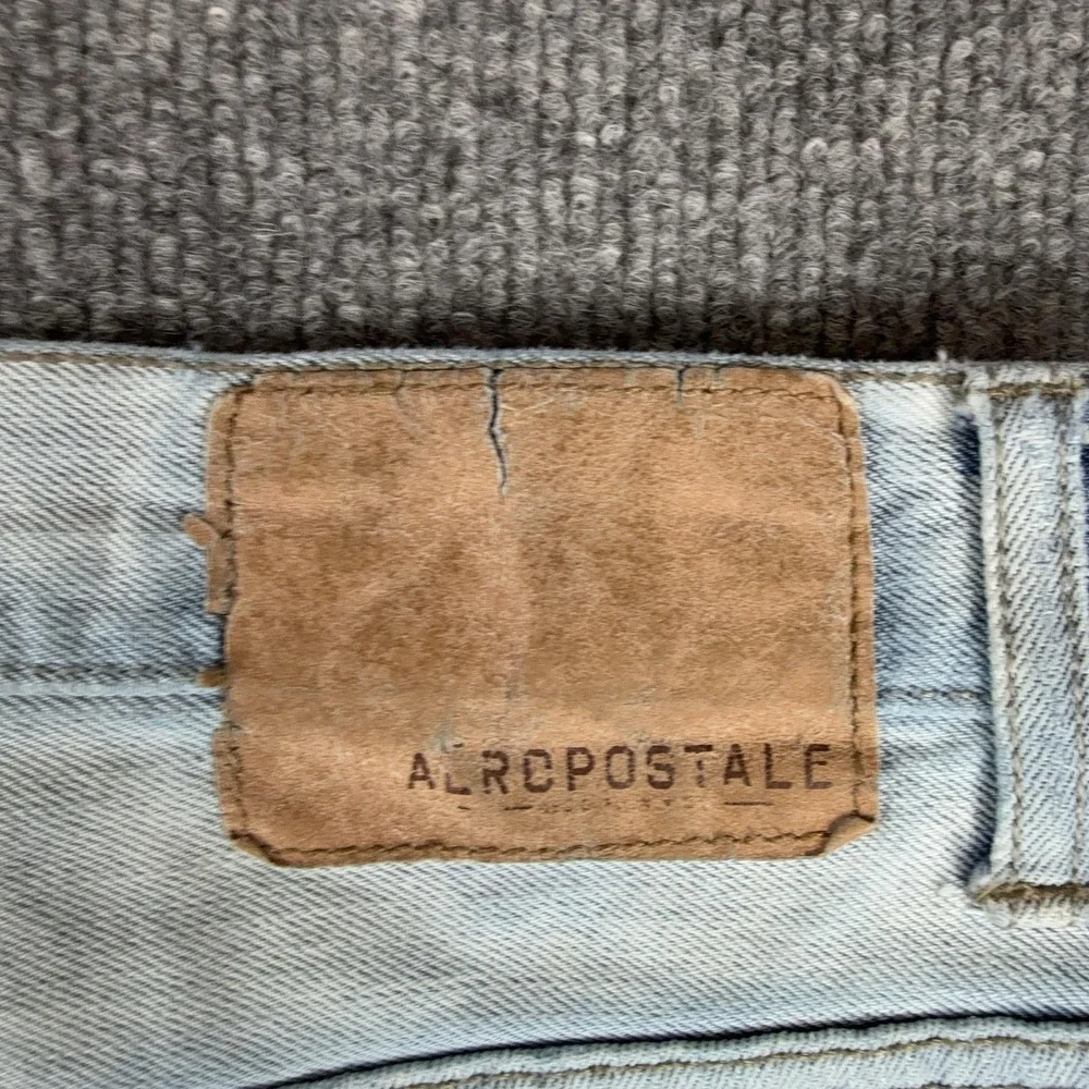 Aeropostale Jeans Mens 36x31 Light Wash Blue Slim Straight Distressed Denim